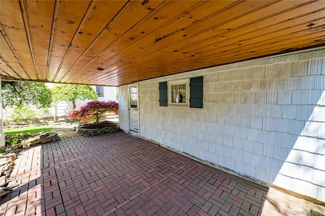 24 Kellogg Place, Huntington Station, NY 11746