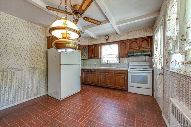 24 Kellogg Place, Huntington Station, NY 11746