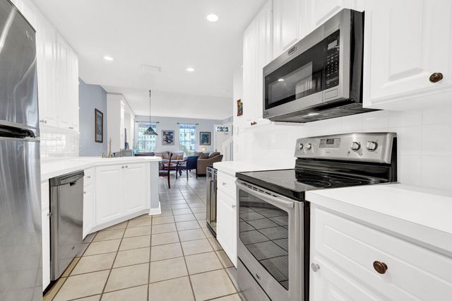 133 Wentworth Court, Jupiter, FL 33458