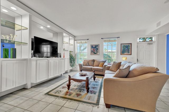 133 Wentworth Court, Jupiter, FL 33458