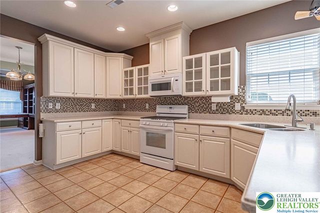 6634 Blue Heather Court, Lower Macungie Twp, PA 18062