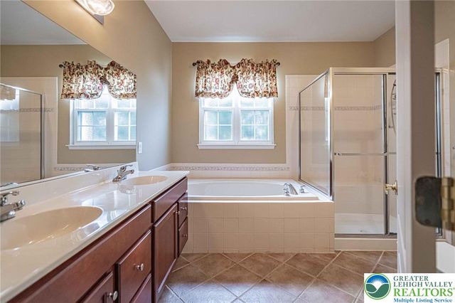 6634 Blue Heather Court, Lower Macungie Twp, PA 18062