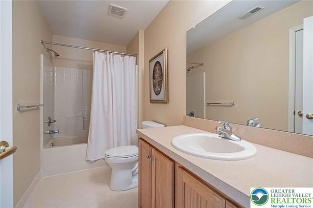 6634 Blue Heather Court, Lower Macungie Twp, PA 18062
