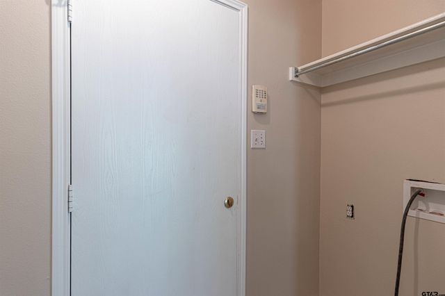 221 Maggie Cir, Flint, TX 75762