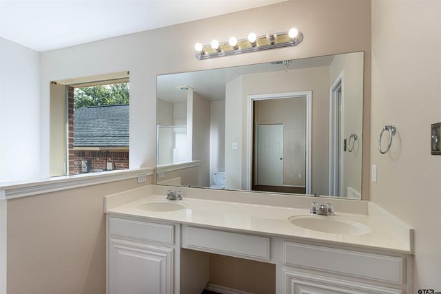 221 Maggie Cir, Flint, TX 75762