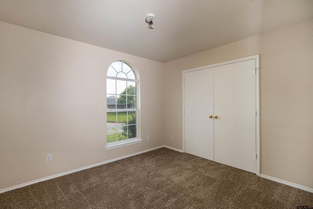 221 Maggie Cir, Flint, TX 75762