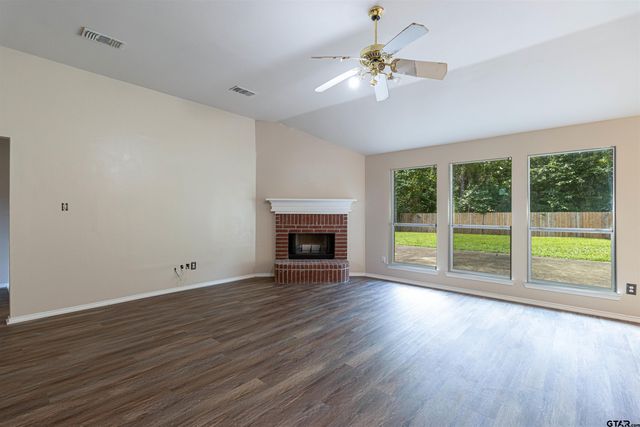 221 Maggie Cir, Flint, TX 75762