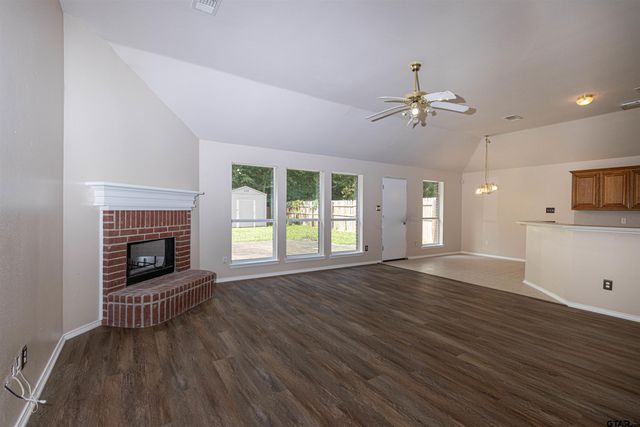 221 Maggie Cir, Flint, TX 75762