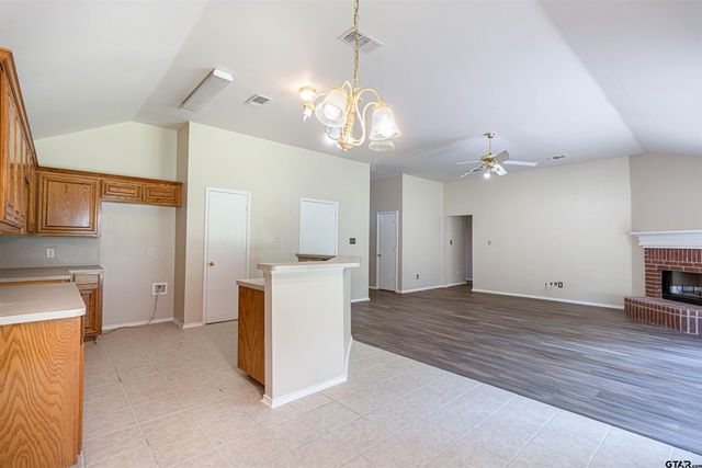 221 Maggie Cir, Flint, TX 75762