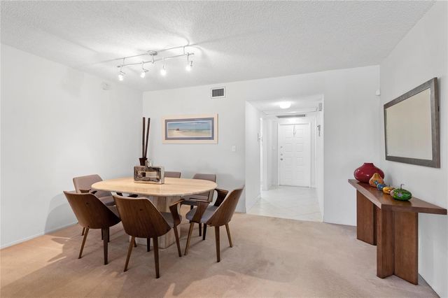 4240 Oaks Terrace 105, Pompano Beach, FL 33069