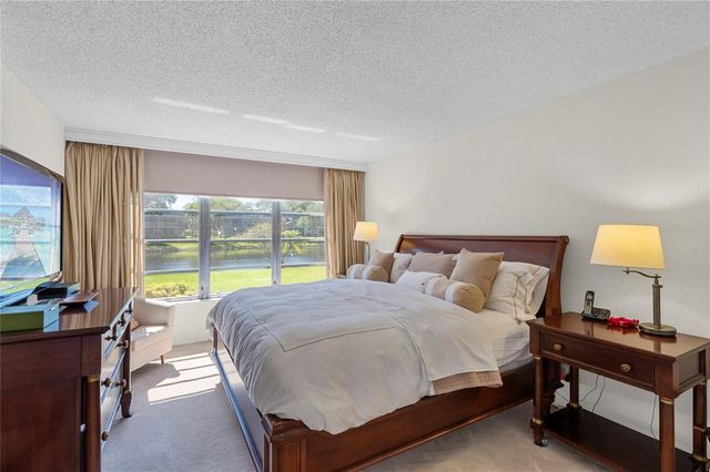 4240 Oaks Terrace 105, Pompano Beach, FL 33069