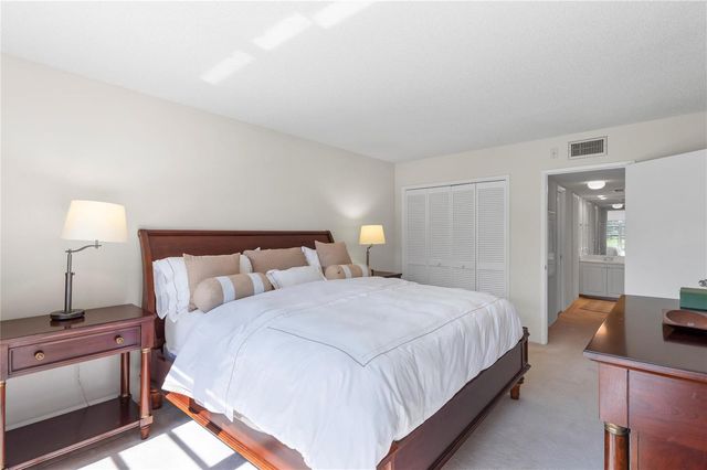 4240 Oaks Terrace 105, Pompano Beach, FL 33069