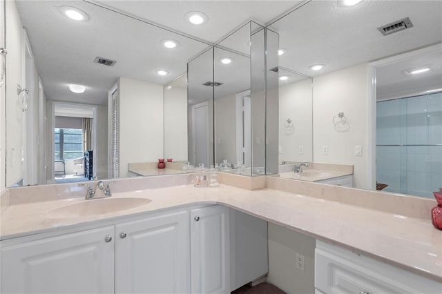 4240 Oaks Terrace 105, Pompano Beach, FL 33069