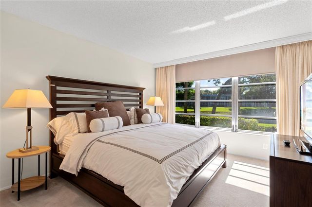 4240 Oaks Terrace 105, Pompano Beach, FL 33069