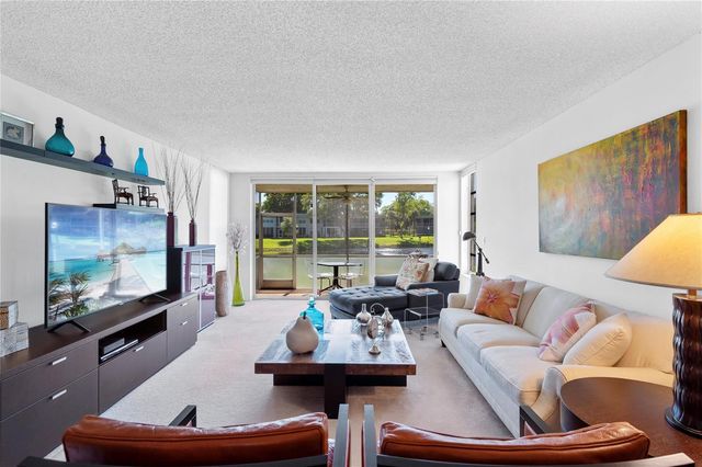 4240 Oaks Terrace 105, Pompano Beach, FL 33069
