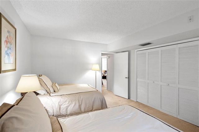 4240 Oaks Terrace 105, Pompano Beach, FL 33069