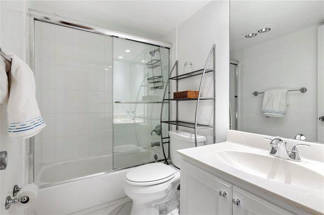 4240 Oaks Terrace 105, Pompano Beach, FL 33069