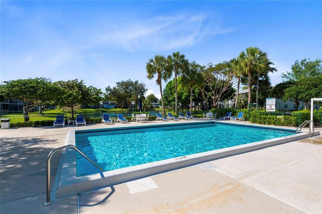 4240 Oaks Terrace 105, Pompano Beach, FL 33069