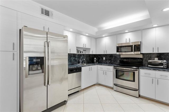 4240 Oaks Terrace 105, Pompano Beach, FL 33069