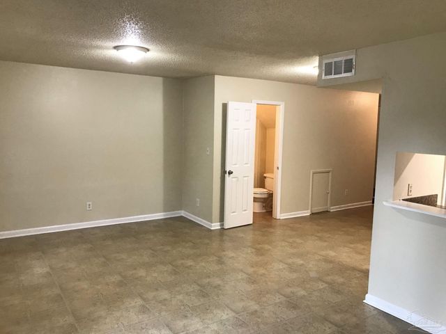 800 Esconditas Pl, Pensacola, FL 32506