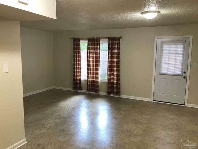 800 Esconditas Pl, Pensacola, FL 32506