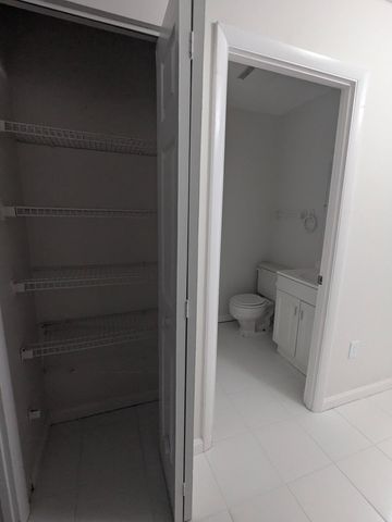 5897 S 37th Street, Greenacres, FL 33463