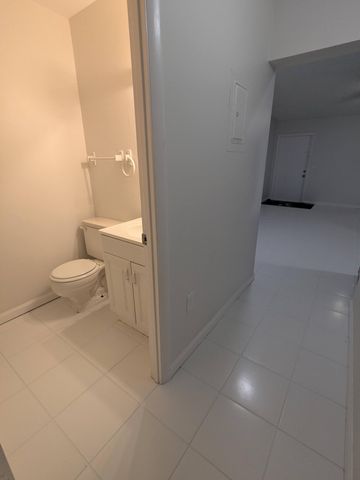 5897 S 37th Street, Greenacres, FL 33463