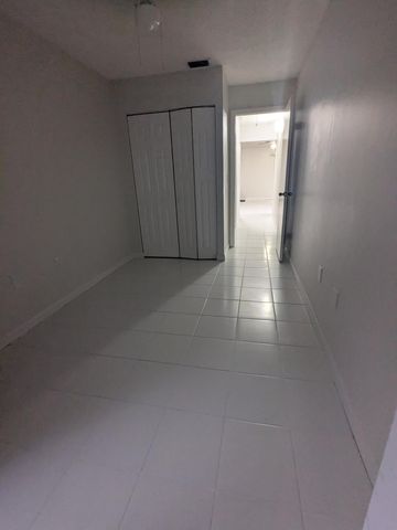 5897 S 37th Street, Greenacres, FL 33463