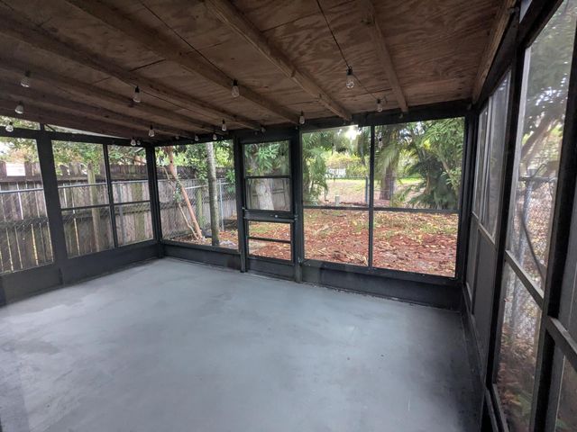 5897 S 37th Street, Greenacres, FL 33463