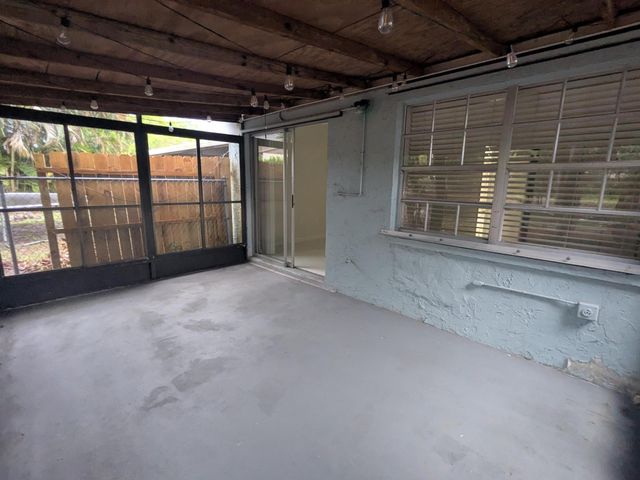 5897 S 37th Street, Greenacres, FL 33463