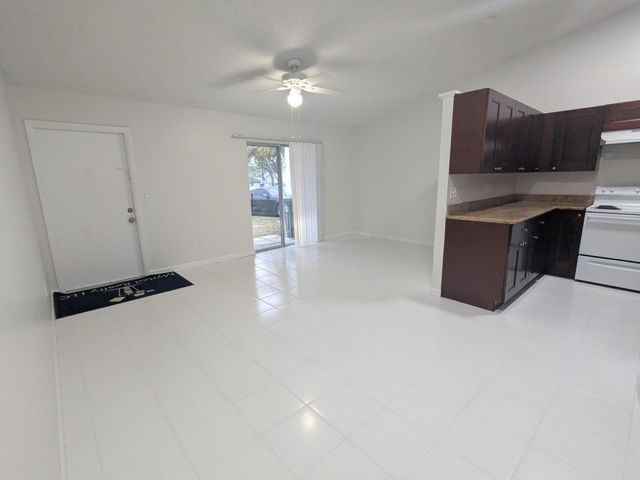 5897 S 37th Street, Greenacres, FL 33463