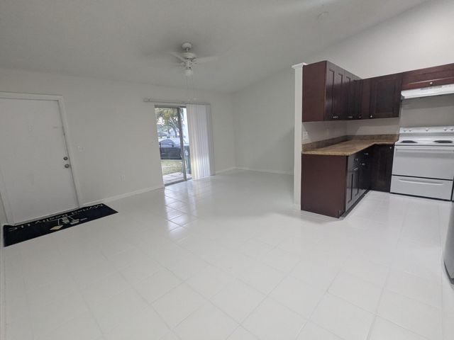 5897 S 37th Street, Greenacres, FL 33463