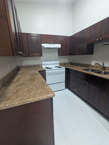 5897 S 37th Street, Greenacres, FL 33463