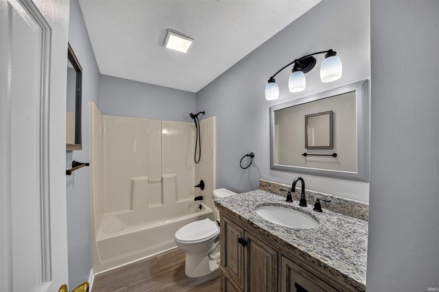 27407 Cobblestone Way, Elkhart, IN 46514