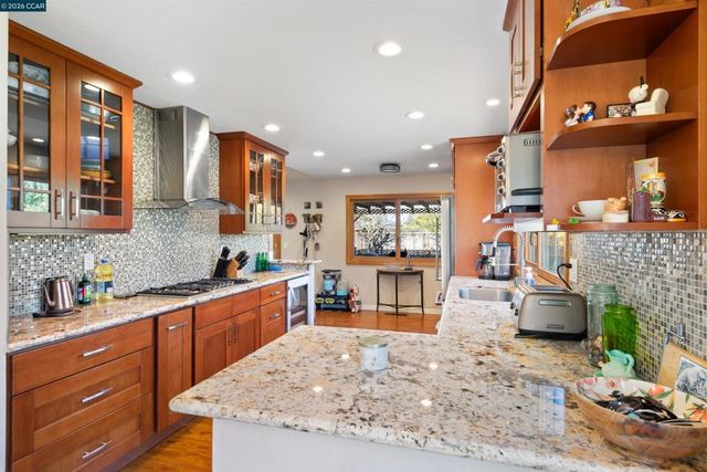 305 Mountaire Pkwy, Clayton, CA 94517