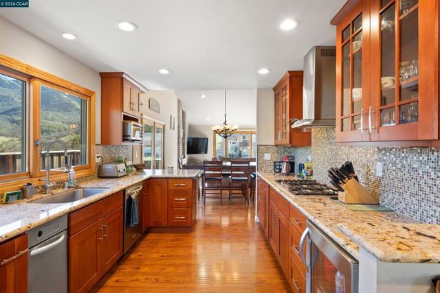 305 Mountaire Pkwy, Clayton, CA 94517