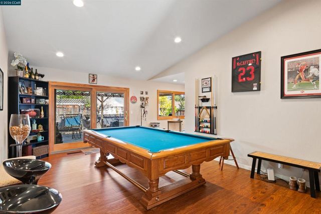 305 Mountaire Pkwy, Clayton, CA 94517