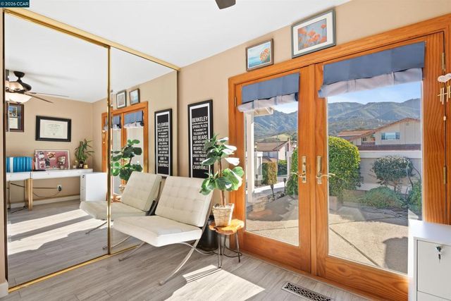 305 Mountaire Pkwy, Clayton, CA 94517