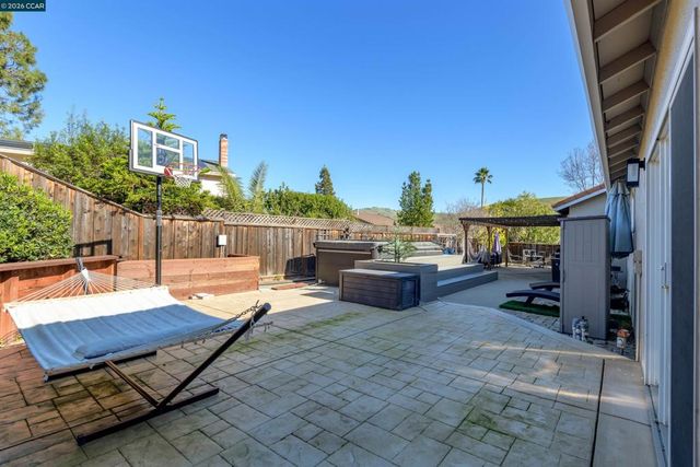 305 Mountaire Pkwy, Clayton, CA 94517