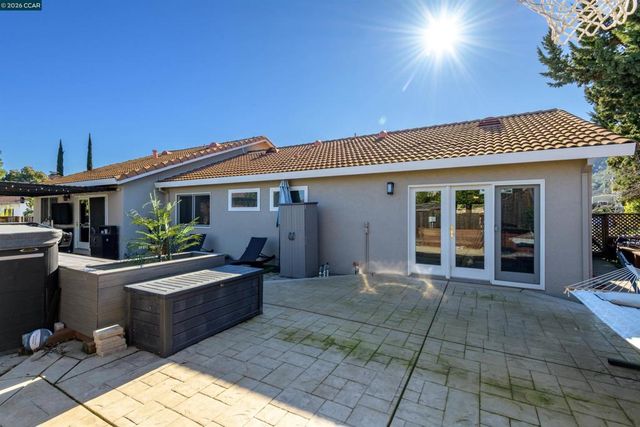 305 Mountaire Pkwy, Clayton, CA 94517