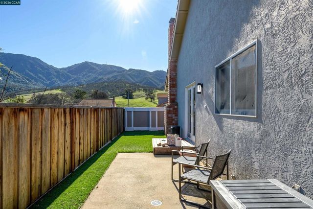 305 Mountaire Pkwy, Clayton, CA 94517