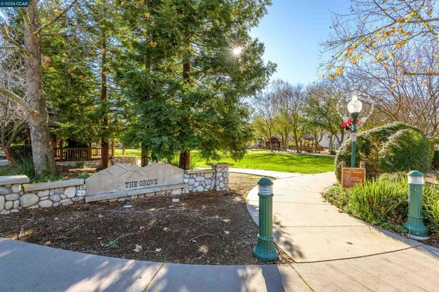 305 Mountaire Pkwy, Clayton, CA 94517