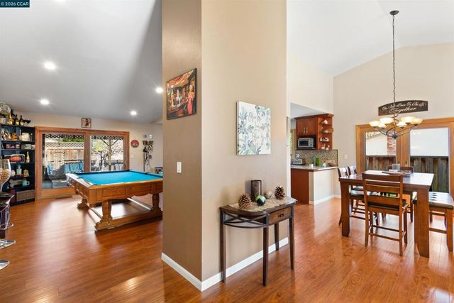 305 Mountaire Pkwy, Clayton, CA 94517