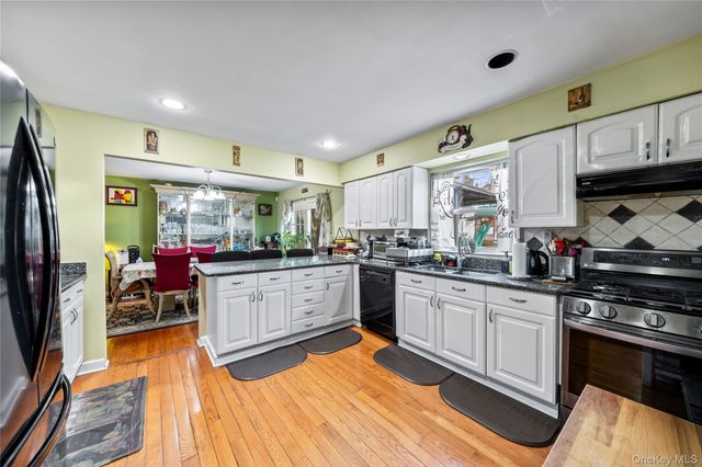 18 Oxford Court, Hillcrest, NY 10977