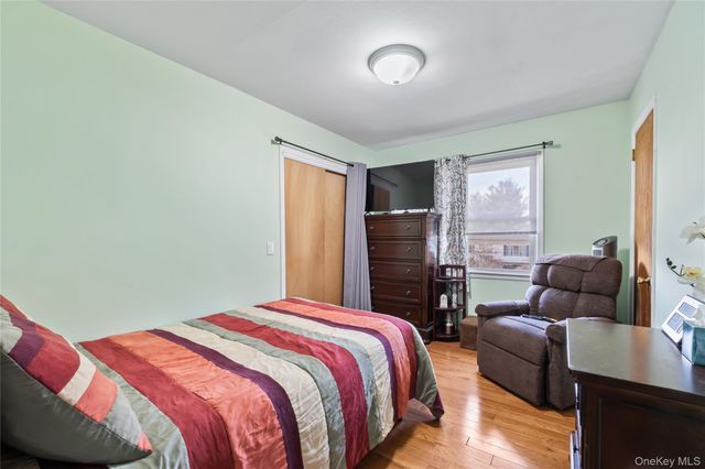 18 Oxford Court, Hillcrest, NY 10977