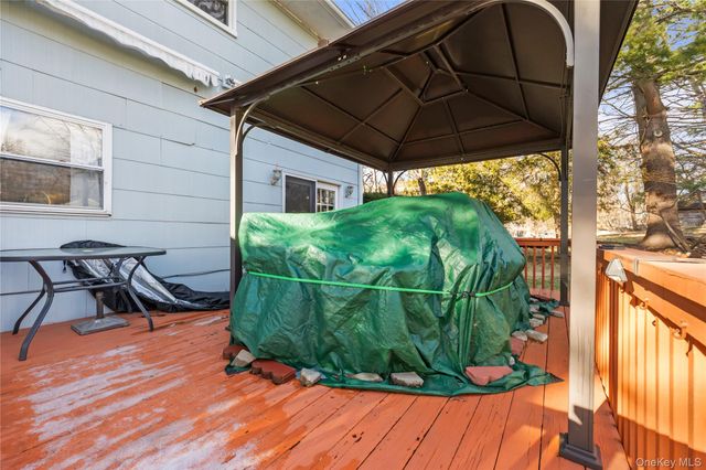 18 Oxford Court, Hillcrest, NY 10977