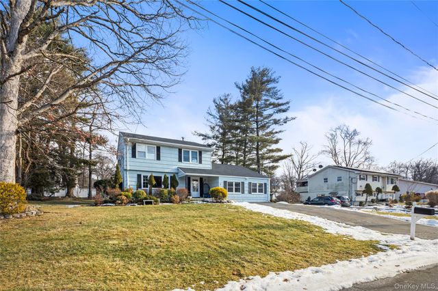 18 Oxford Court, Hillcrest, NY 10977