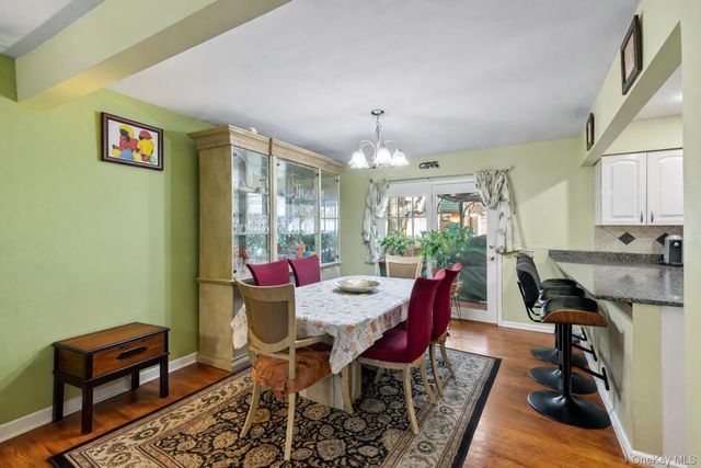 18 Oxford Court, Hillcrest, NY 10977