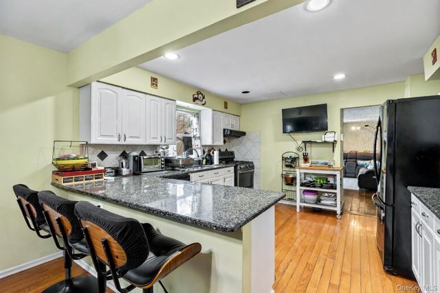 18 Oxford Court, Hillcrest, NY 10977