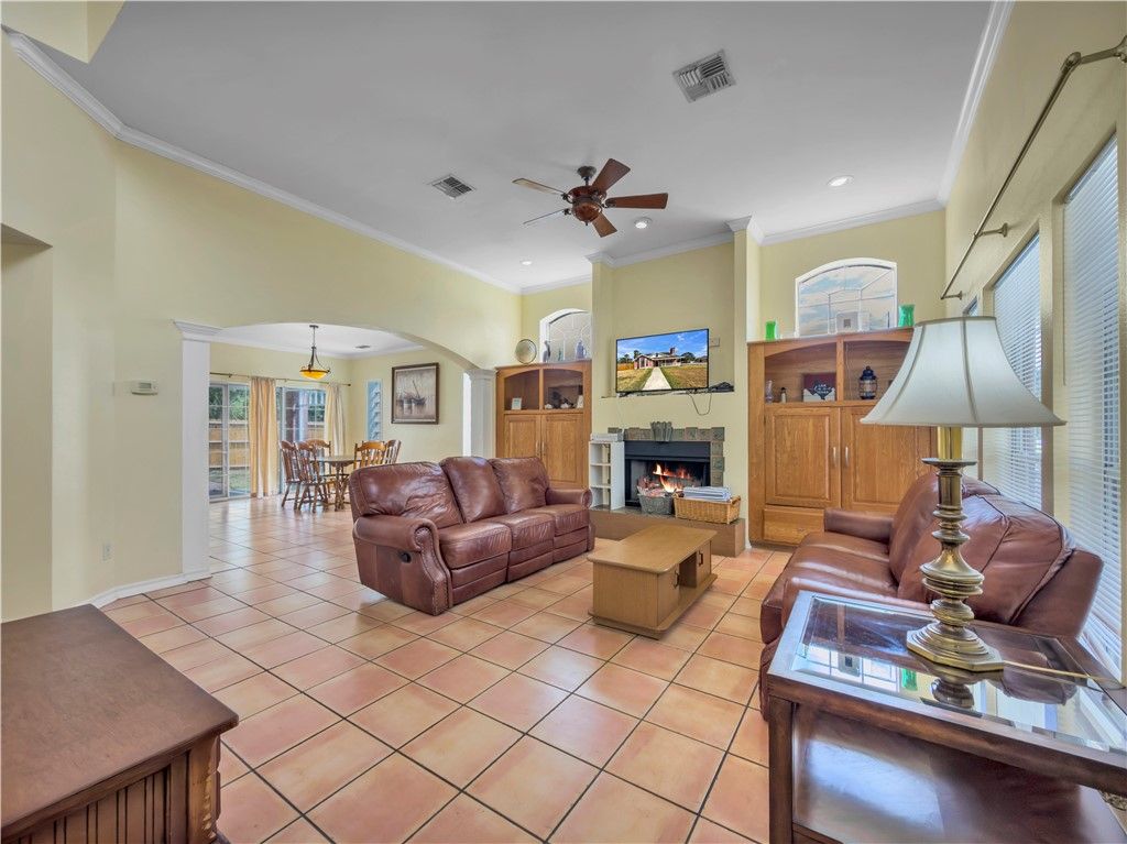 337 Paloma St, Corpus Christi, TX 78412 — photo 5